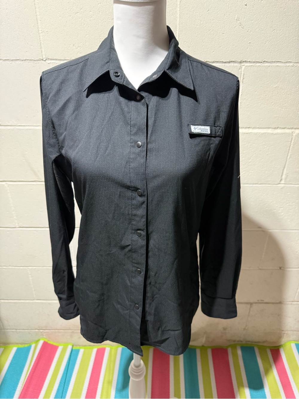 Columbia women’s  Black Long-Sleeve Button Shirt